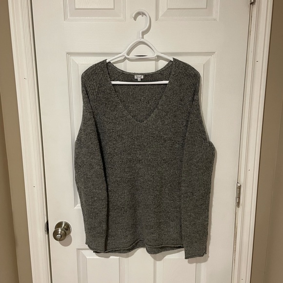 Trying to get rid of some clothes that don’t fit me anymore. All in great shape. - Picture 5 of 8